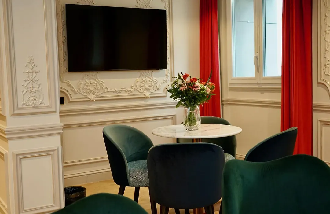 Le Triomphe Paris-1